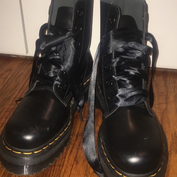 🎀 Girly Ribbon Lace Dr. Martens 🎀 - Picture 4 of 8